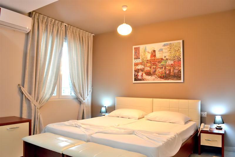Vila Ada Hotel Тирана Экстерьер фото