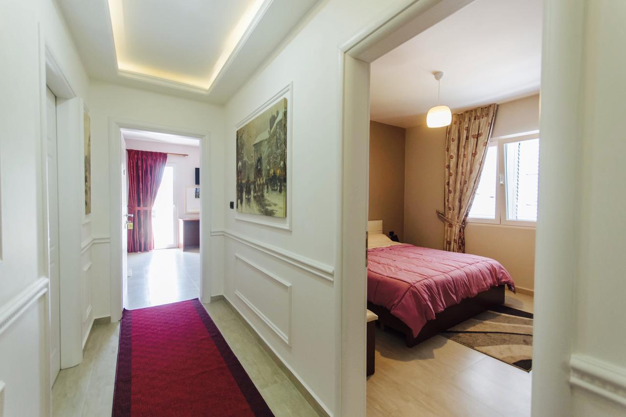 Vila Ada Hotel Тирана Экстерьер фото