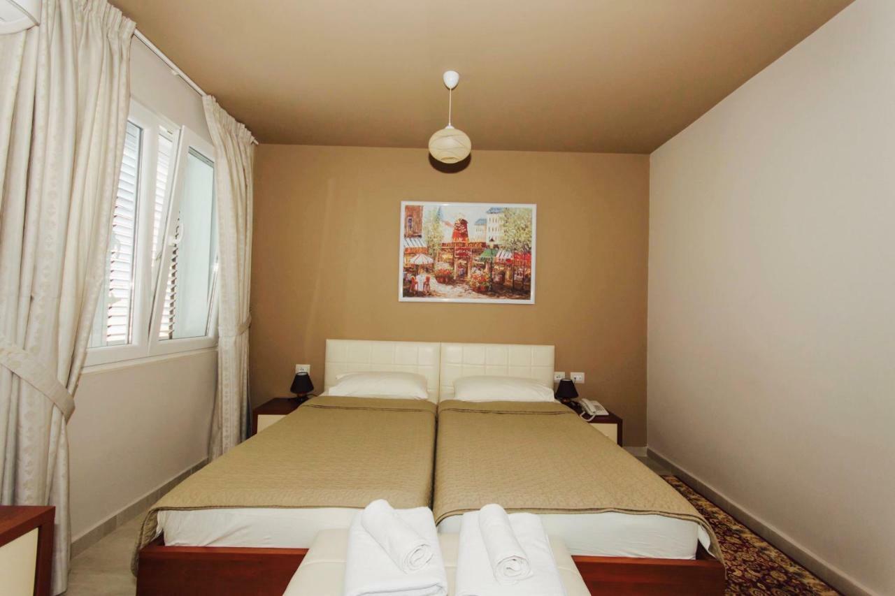 Vila Ada Hotel Тирана Экстерьер фото